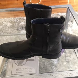 Men’s 10.5 black Kenneth Cole leather ankle boots